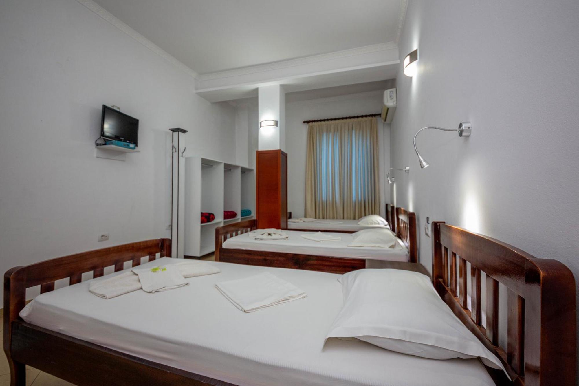 Hotel Shpella ベラト エクステリア 写真