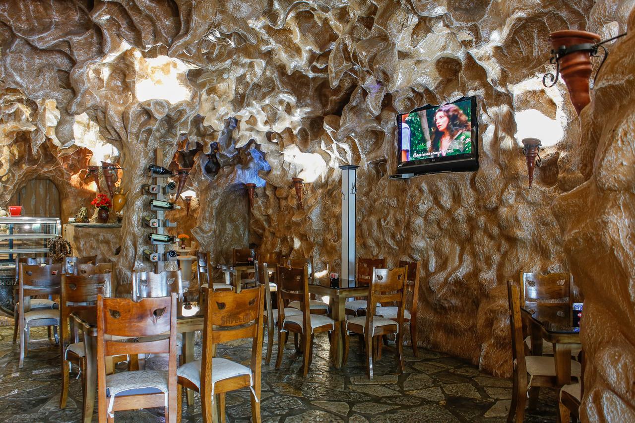 Hotel Shpella ベラト エクステリア 写真